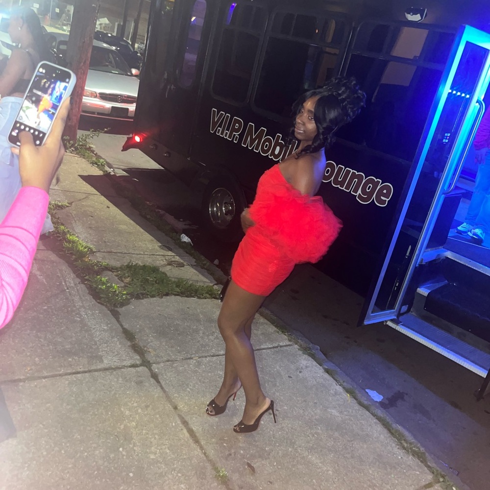 House of CB ‘Noelle Off the shoulder’ ruffle dress!